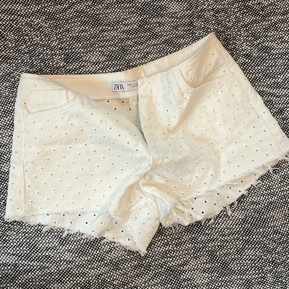Zara white eyelet shorts - Picture 2 of 3